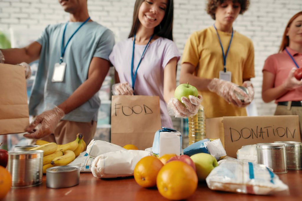 Cropped,Shot,Of,Young,Male,And,Female,Volunteers,In,Gloves