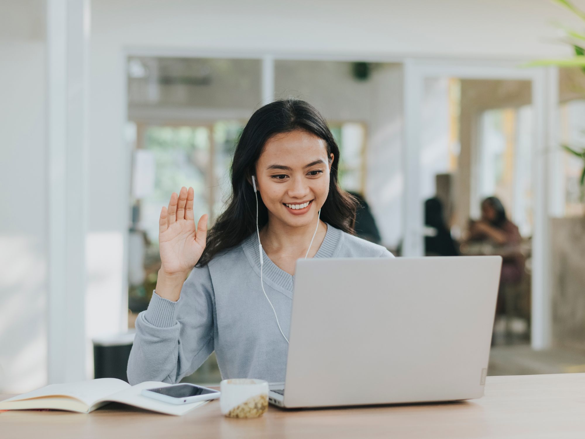 women waving hello whilst on a MOOC